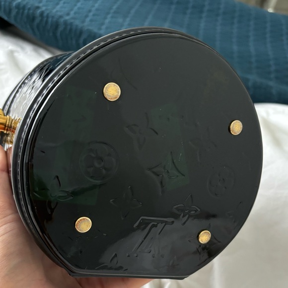 Louis Vuitton Patent leather Cross Body! - Picture 5 of 5